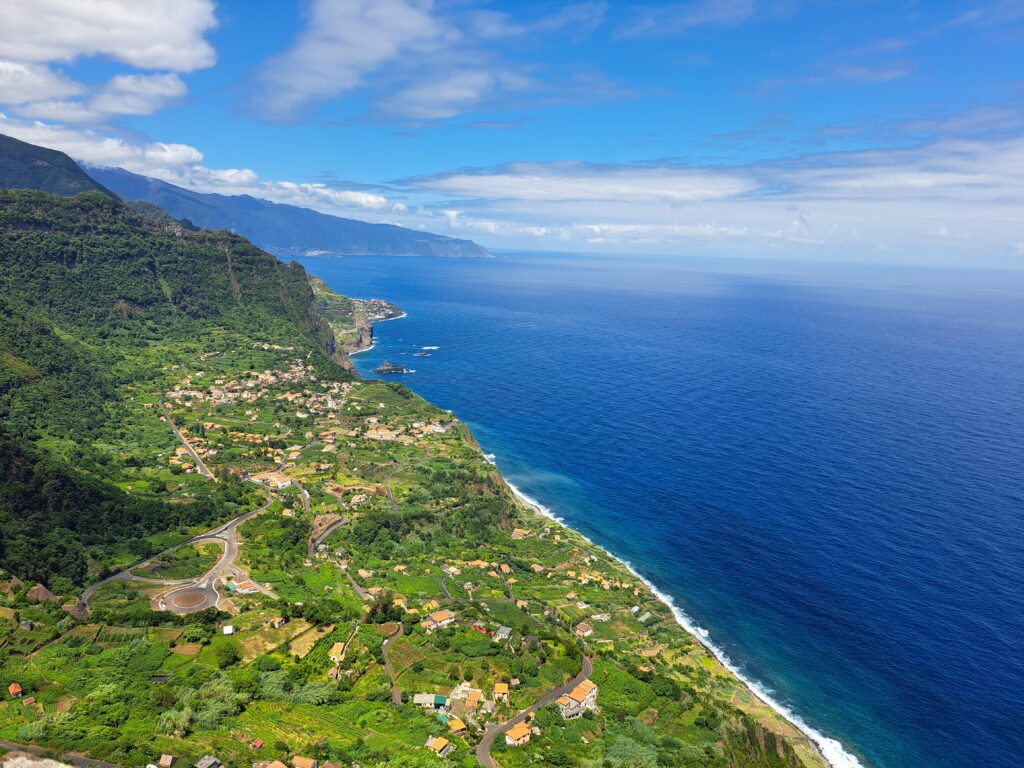 Een 'miradouro' oftewel uitzichtpunt op Madeira